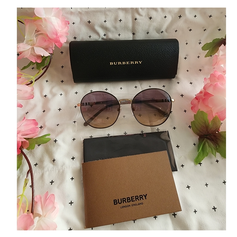 Burberry Sunglasses - Picture 5 of 12